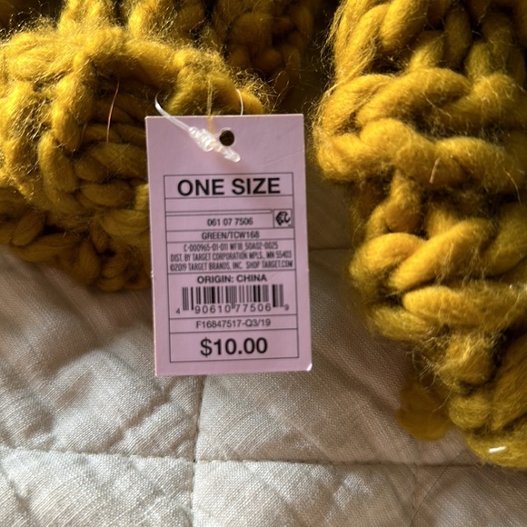 Hat & Mitten Set - Picture 4 of 4